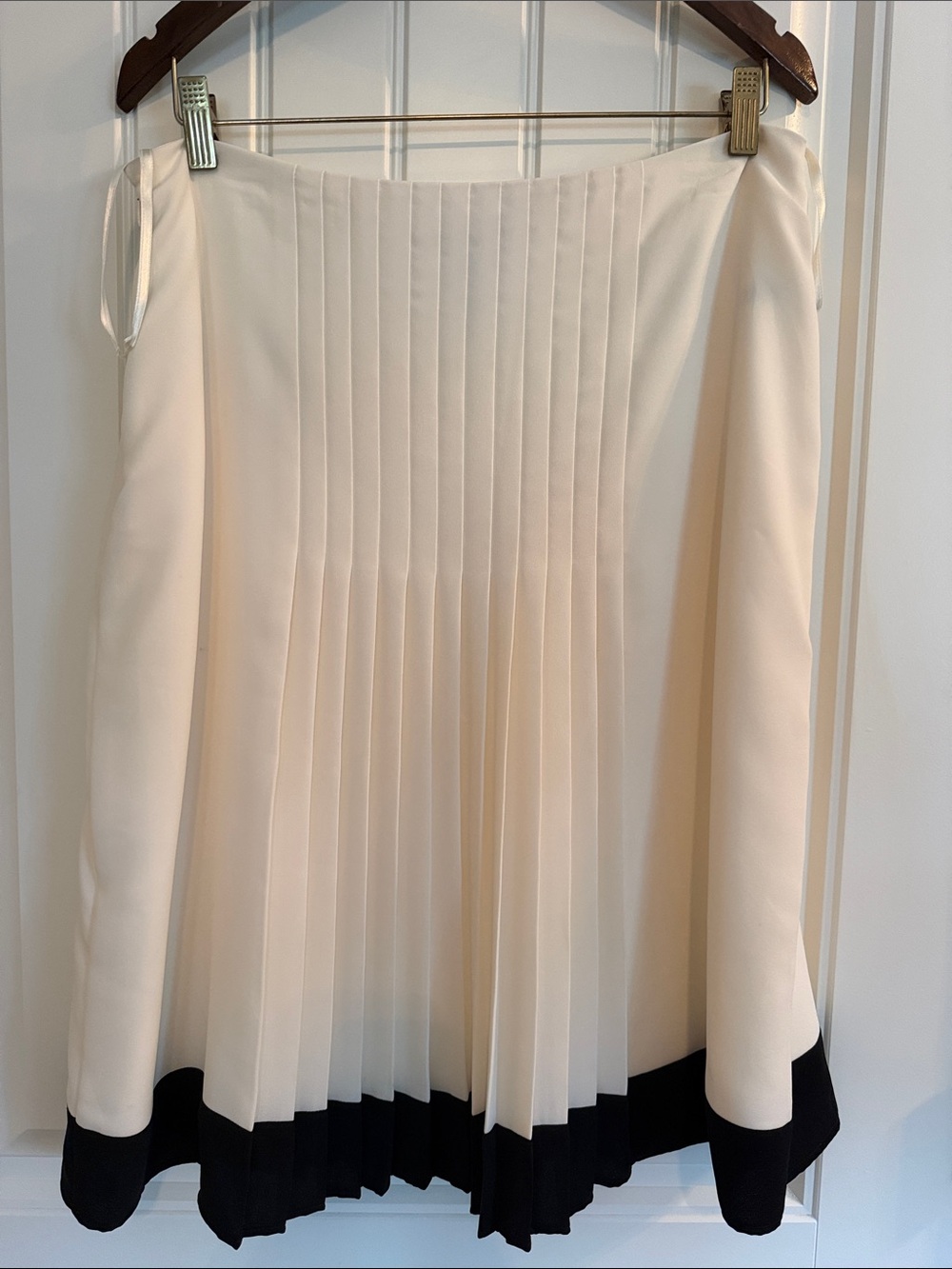 Lauren Ralph Lauren Cream Pleated Skirt with Black Hem